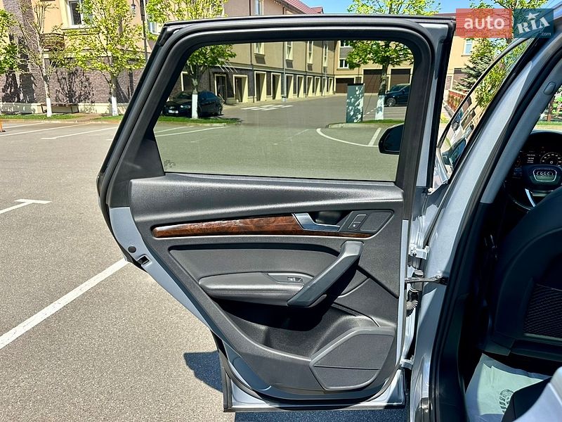 Внедорожник / Кроссовер Audi Q5 2019 в Киеве