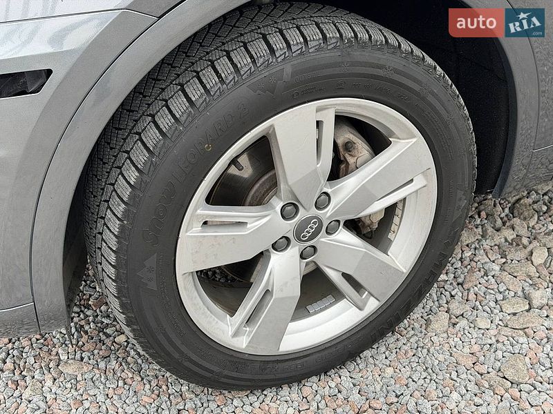 Внедорожник / Кроссовер Audi Q5 2017 в Стрые
