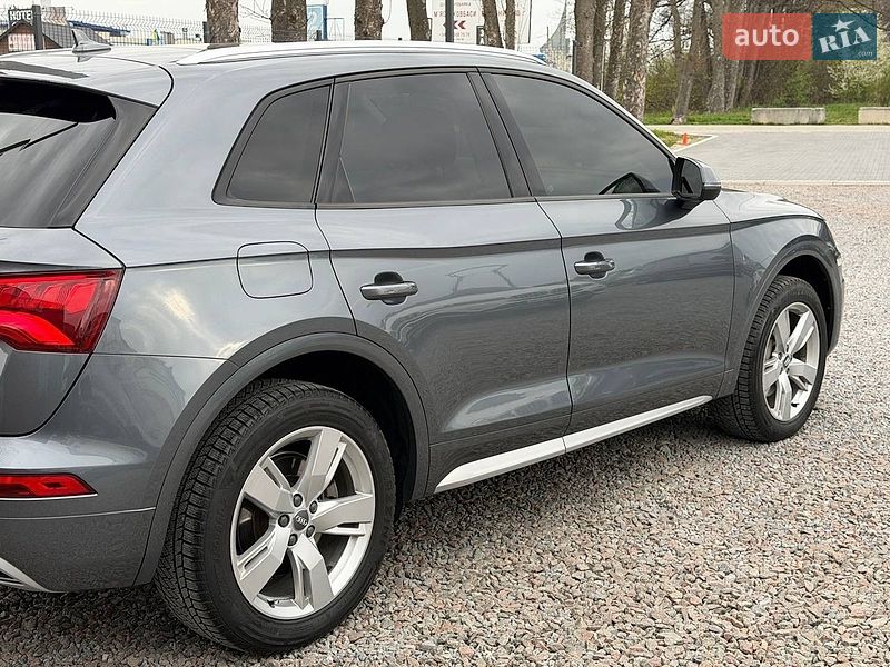 Внедорожник / Кроссовер Audi Q5 2017 в Стрые
