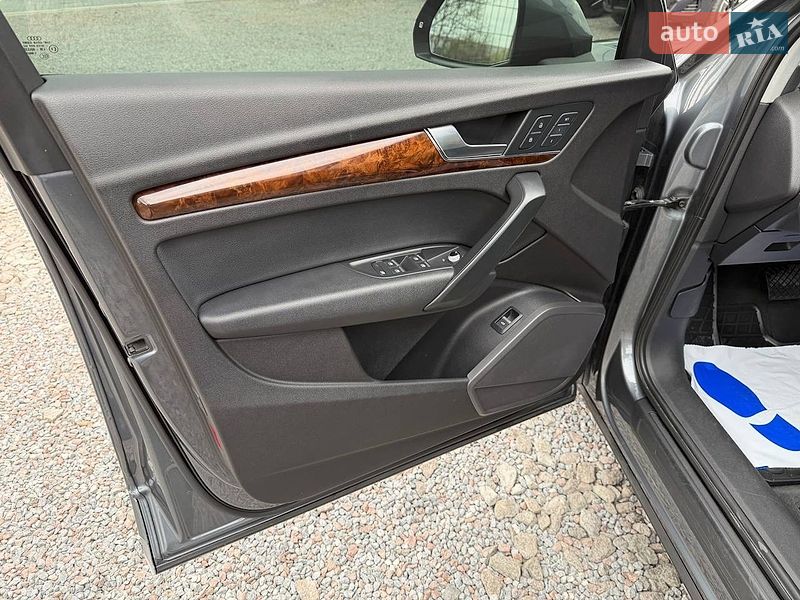 Внедорожник / Кроссовер Audi Q5 2017 в Стрые