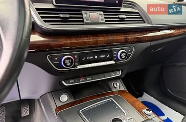 Внедорожник / Кроссовер Audi Q5 2017 в Стрые
