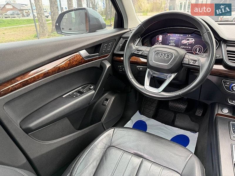 Внедорожник / Кроссовер Audi Q5 2017 в Стрые