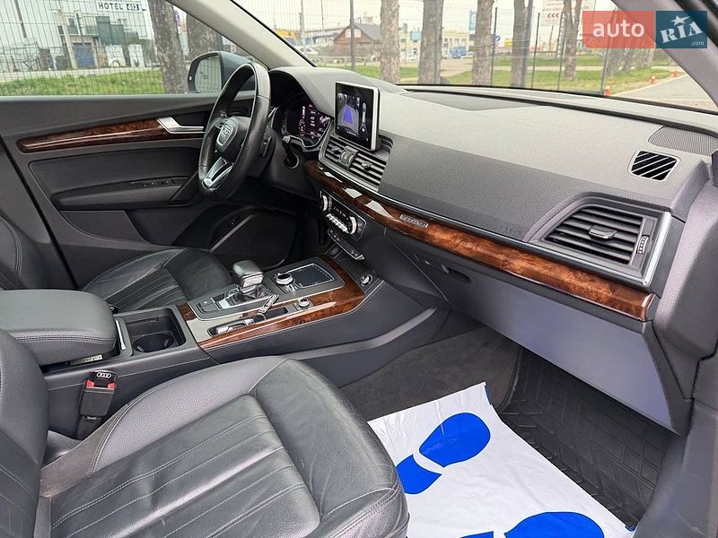 Внедорожник / Кроссовер Audi Q5 2017 в Стрые