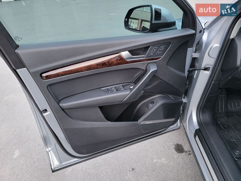 Внедорожник / Кроссовер Audi Q5 2017 в Рогатине