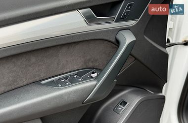 Внедорожник / Кроссовер Audi Q5 2017 в Киеве