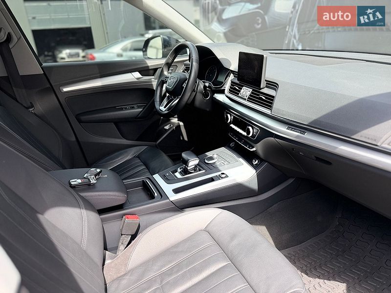 Позашляховик / Кросовер Audi Q5 2018 в Львові
