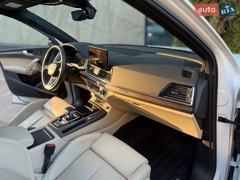 Внедорожник / Кроссовер Audi Q5 2021 в Киеве