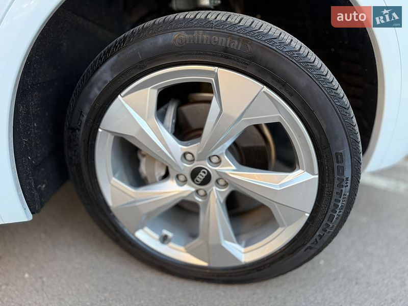 Внедорожник / Кроссовер Audi Q5 2021 в Киеве