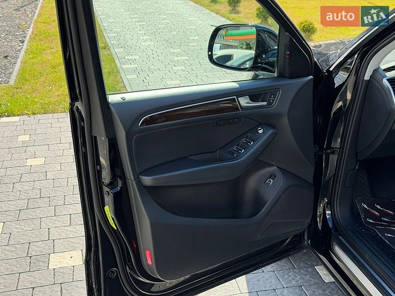 Внедорожник / Кроссовер Audi Q5 2015 в Ужгороде
