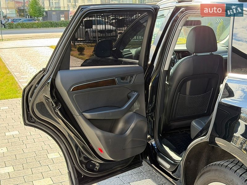 Внедорожник / Кроссовер Audi Q5 2015 в Ужгороде