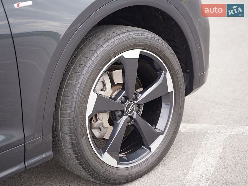 Позашляховик / Кросовер Audi Q5 2018 в Львові