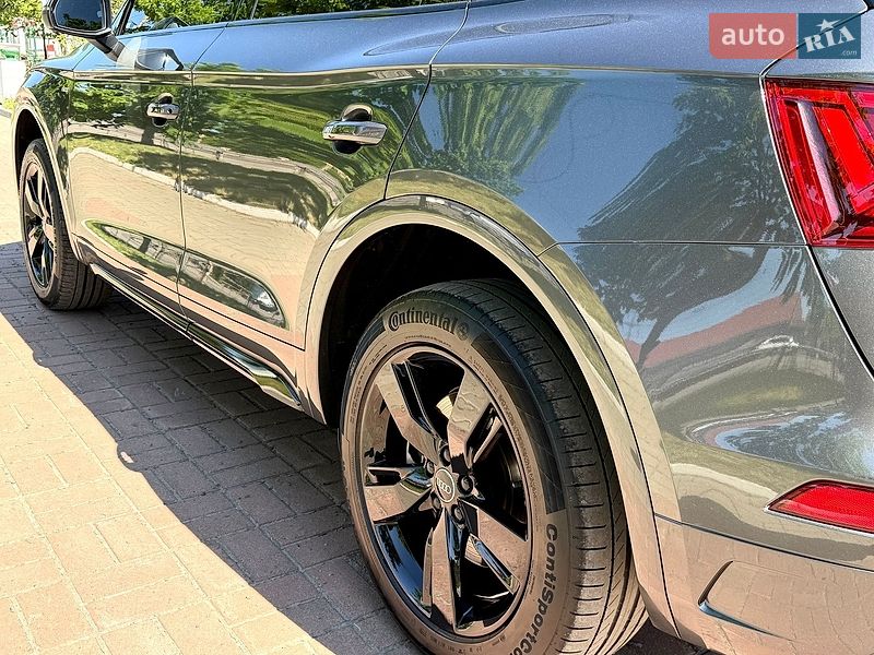 Внедорожник / Кроссовер Audi Q5 2020 в Киеве