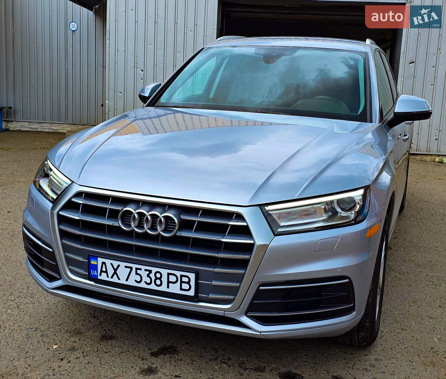 Audi Q5 2018 VIN WA1ANAFY0J2207500 фото оголошення 2 з 41