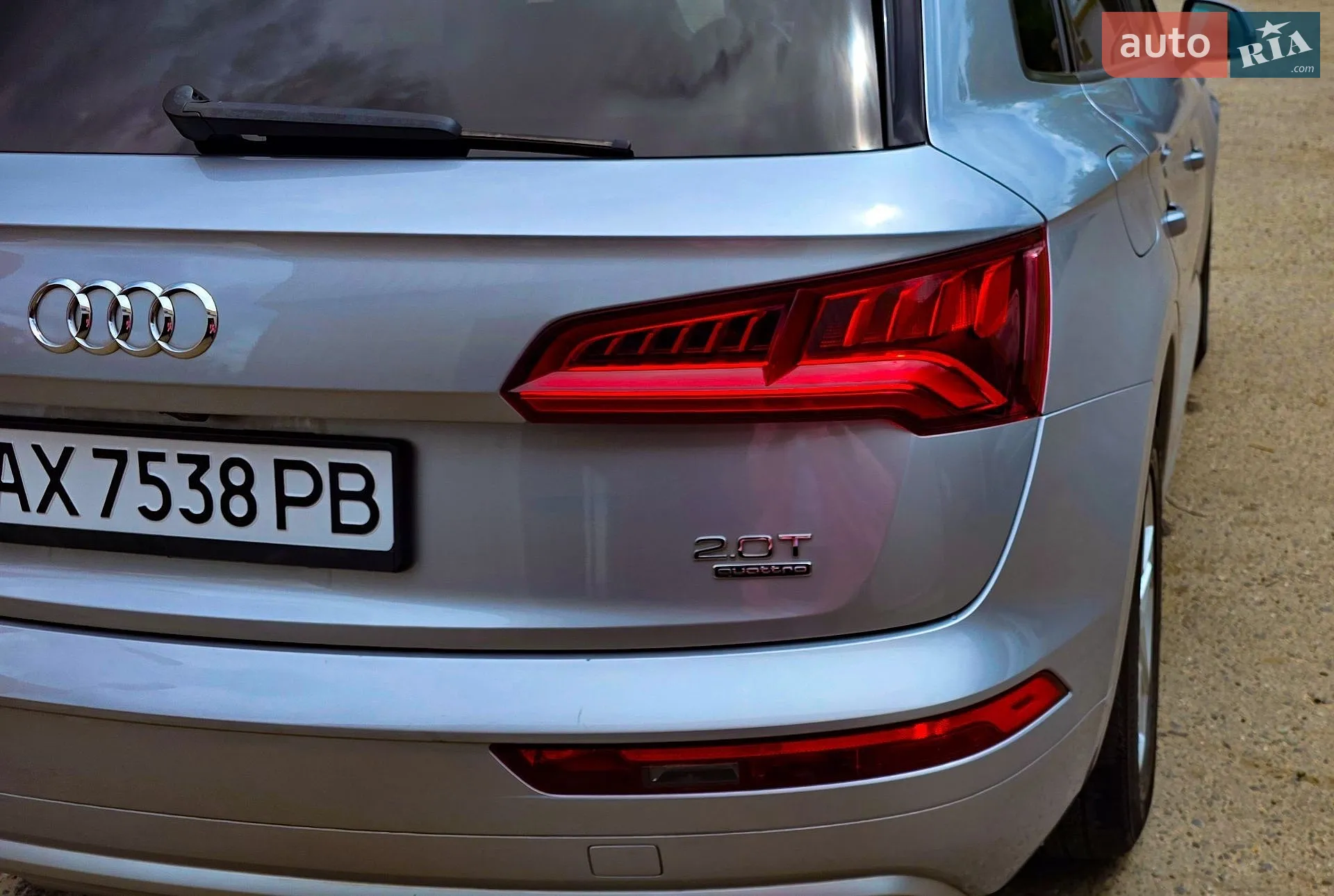 Audi Q5 2018 VIN WA1ANAFY0J2207500 фото оголошення 12 з 41