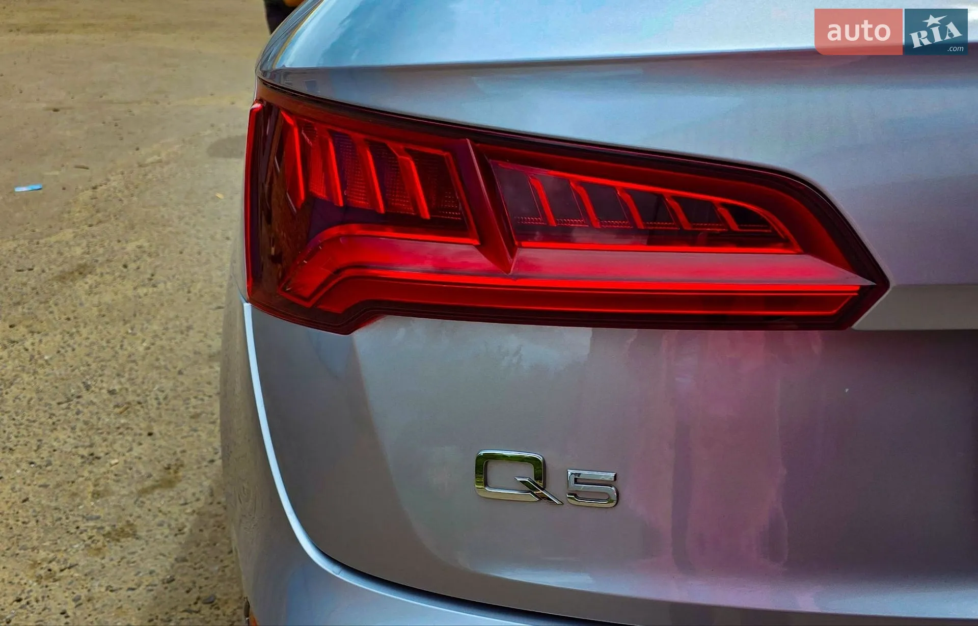 Audi Q5 2018 VIN WA1ANAFY0J2207500 фото оголошення 14 з 41