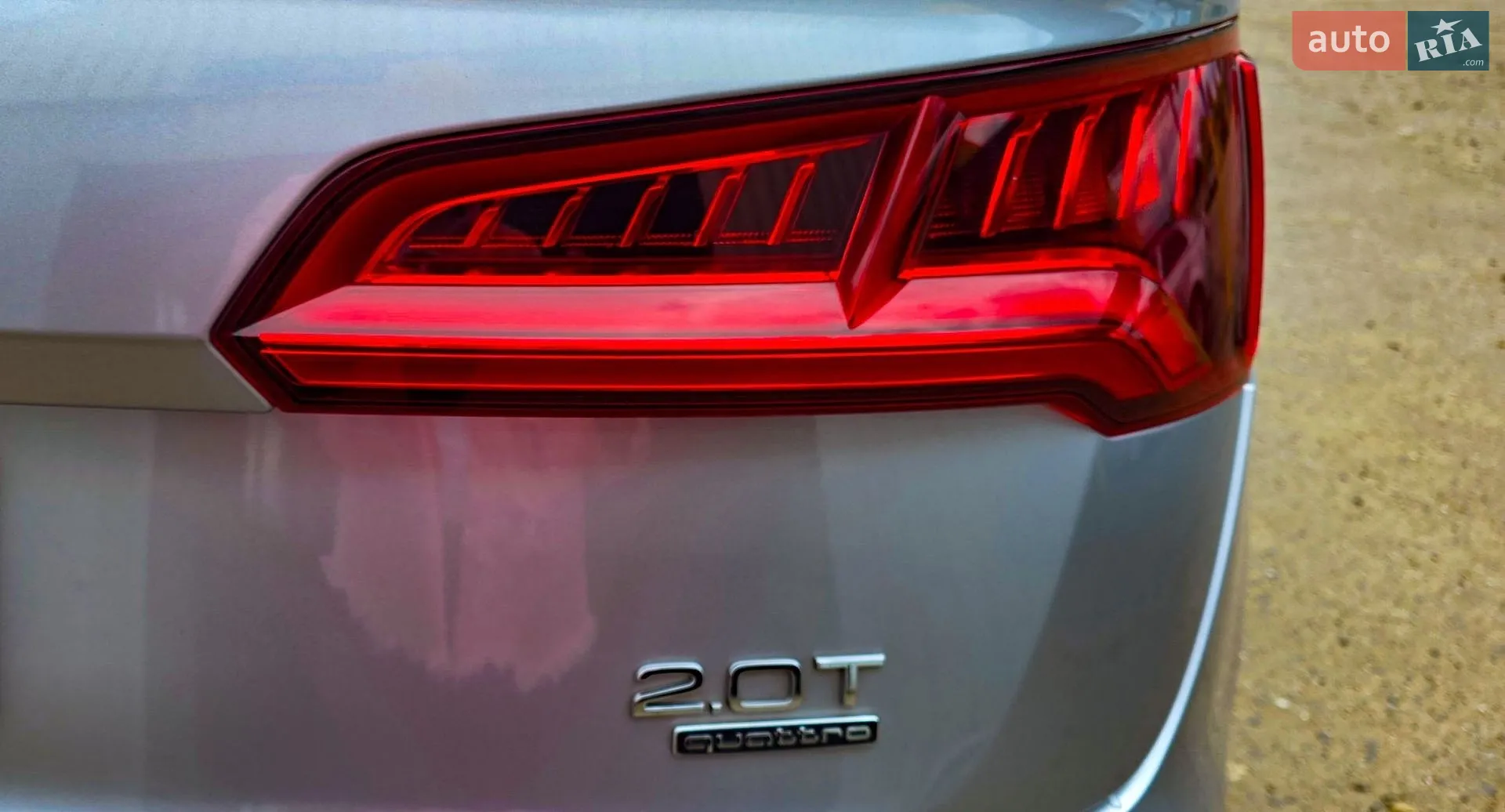 Audi Q5 2018 VIN WA1ANAFY0J2207500 фото оголошення 15 з 41