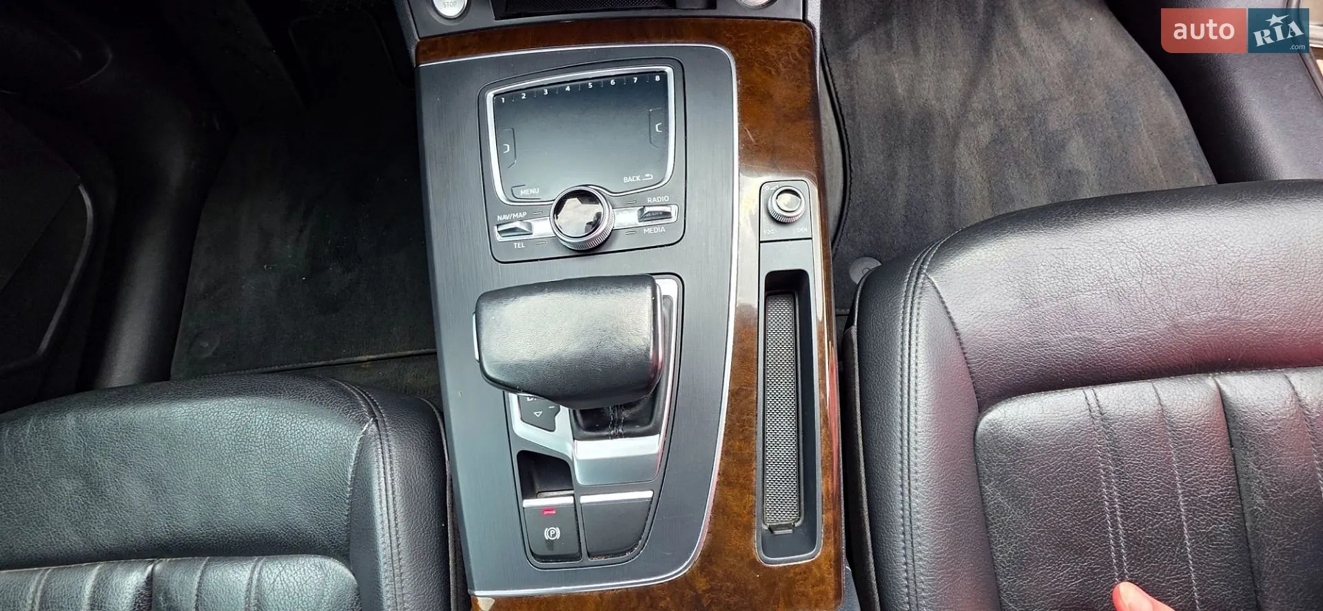 Audi Q5 2018 VIN WA1ANAFY0J2207500 фото оголошення 29 з 41