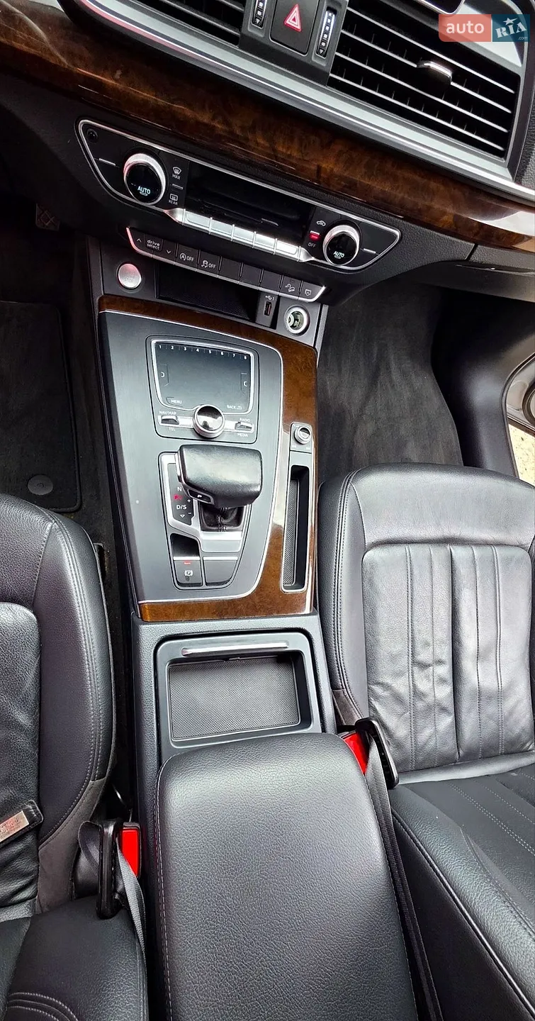 Audi Q5 2018 VIN WA1ANAFY0J2207500 фото оголошення 35 з 41