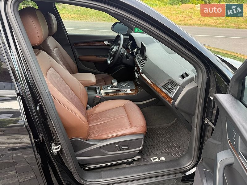 Позашляховик / Кросовер Audi Q5 2017 в Ужгороді