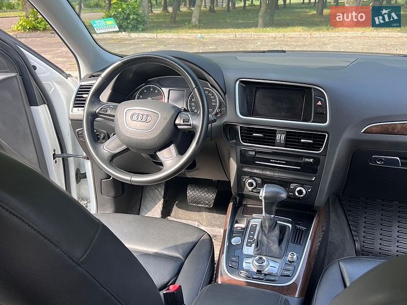 Позашляховик / Кросовер Audi Q5 2015 в Володимирі