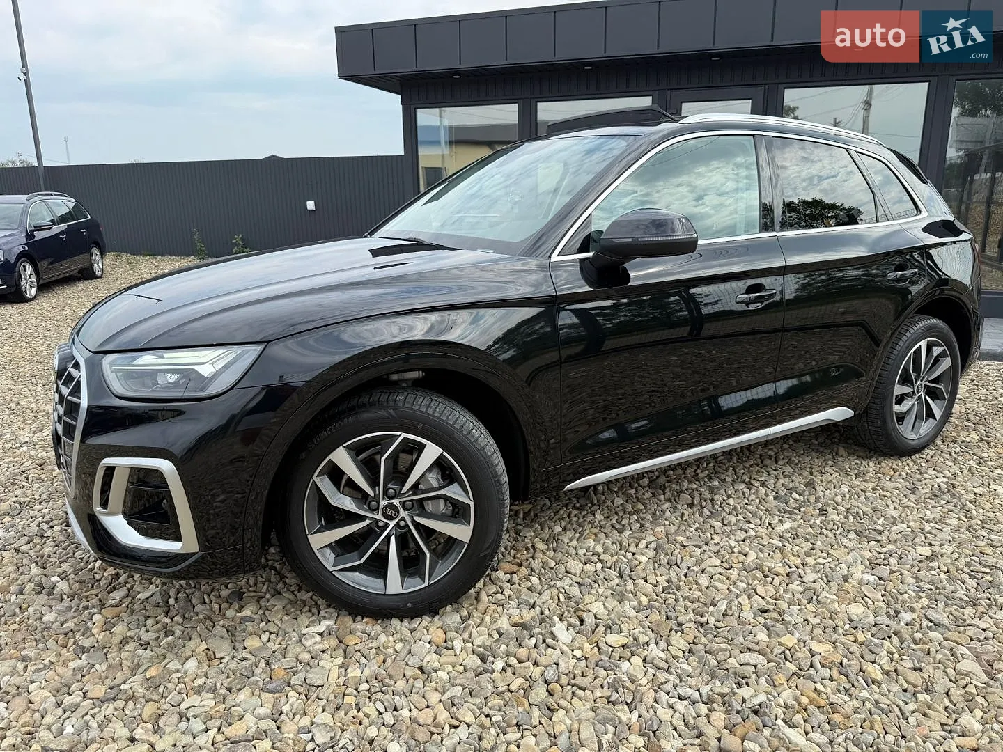 Audi Q5 2021 VIN WA1AAAFY7M2118488 фото оголошення 26 з 111
