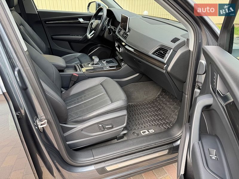 Внедорожник / Кроссовер Audi Q5 2018 в Ровно