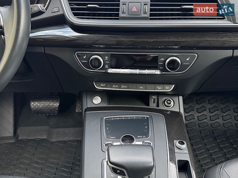 Внедорожник / Кроссовер Audi Q5 2018 в Ровно