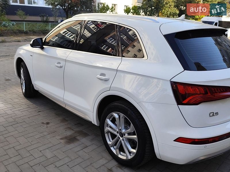 Позашляховик / Кросовер Audi Q5 2017 в Калуші