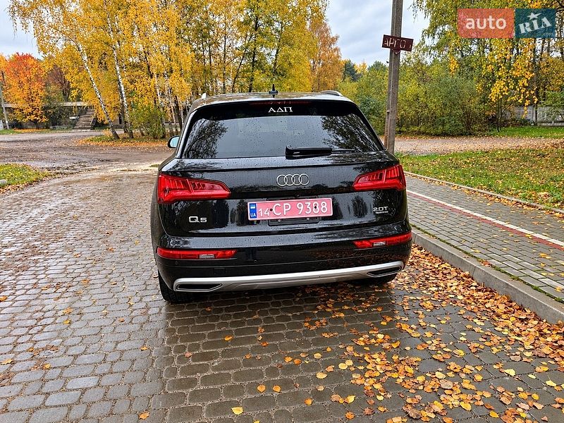 Внедорожник / Кроссовер Audi Q5 2018 в Новояворовске