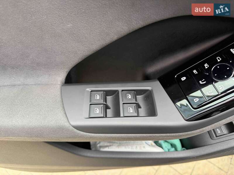 Внедорожник / Кроссовер Audi Q6 e-tron 2024 в Львове