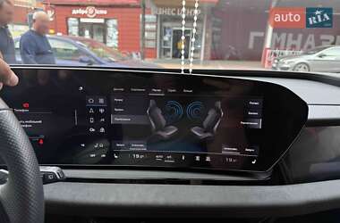 Позашляховик / Кросовер Audi Q6 e-tron 2024 в 