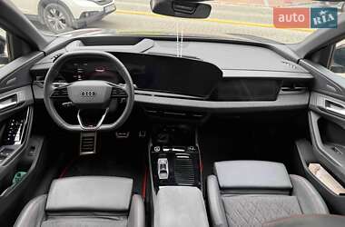 Позашляховик / Кросовер Audi Q6 e-tron 2024 в 