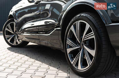 Позашляховик / Кросовер Audi Q6 e-tron 2024 в 