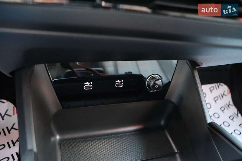 Позашляховик / Кросовер Audi Q6 e-tron 2024 в Львові