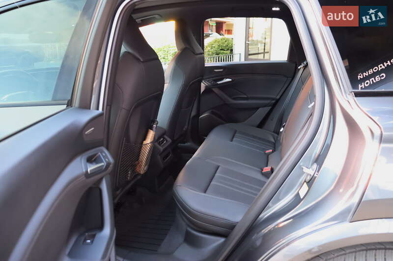 Позашляховик / Кросовер Audi Q6 e-tron 2024 в Львові