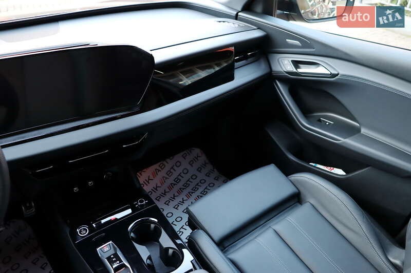 Позашляховик / Кросовер Audi Q6 e-tron 2024 в Львові