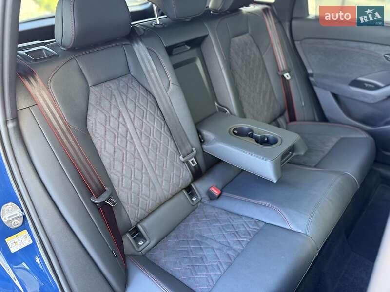 Позашляховик / Кросовер Audi Q6 e-tron 2024 в Хмельницькому