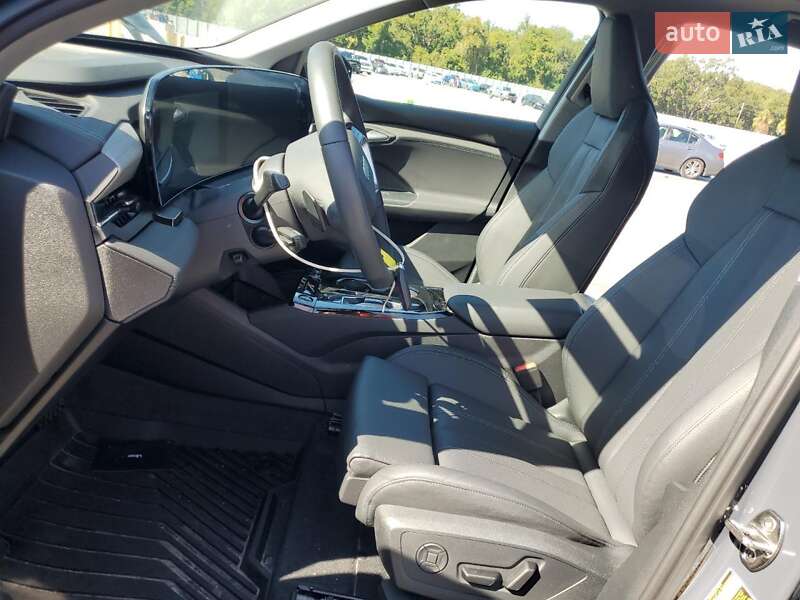 Внедорожник / Кроссовер Audi Q6 e-tron 2025 в Ивано-Франковске