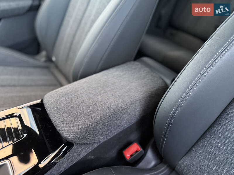 Внедорожник / Кроссовер Audi Q6 e-tron 2024 в Львове