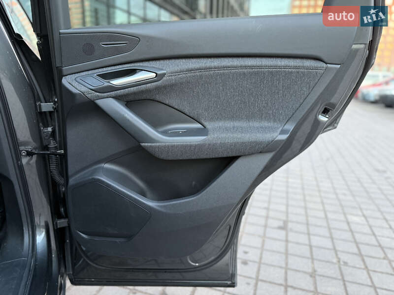 Внедорожник / Кроссовер Audi Q6 e-tron 2024 в Львове