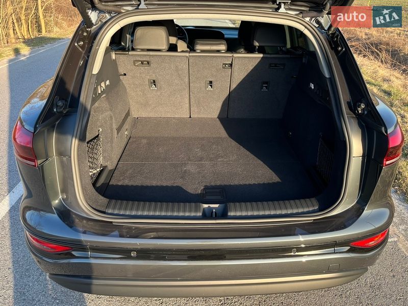 Внедорожник / Кроссовер Audi Q6 e-tron 2025 в Львове