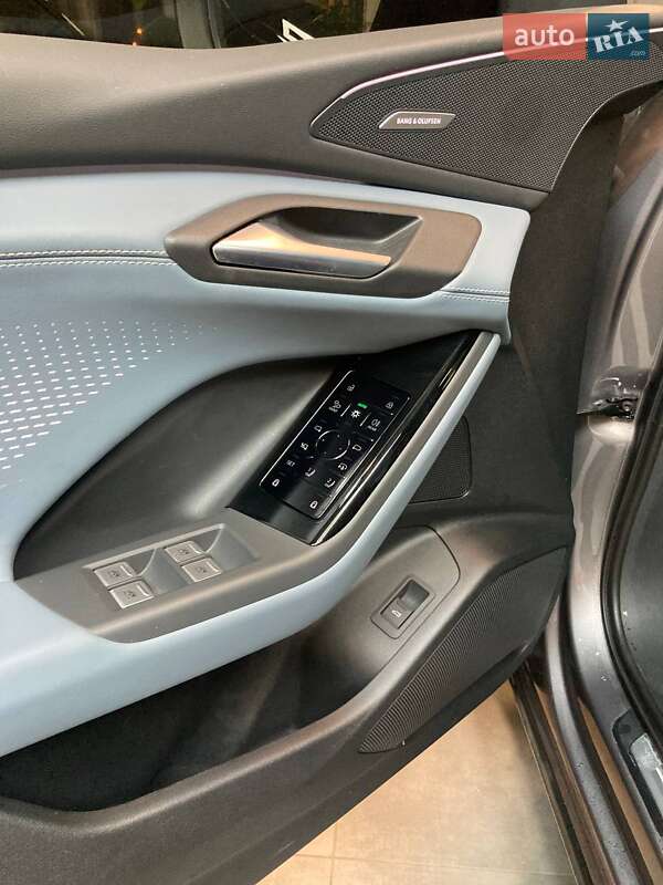 Внедорожник / Кроссовер Audi Q6L e-tron 2025 в Львове