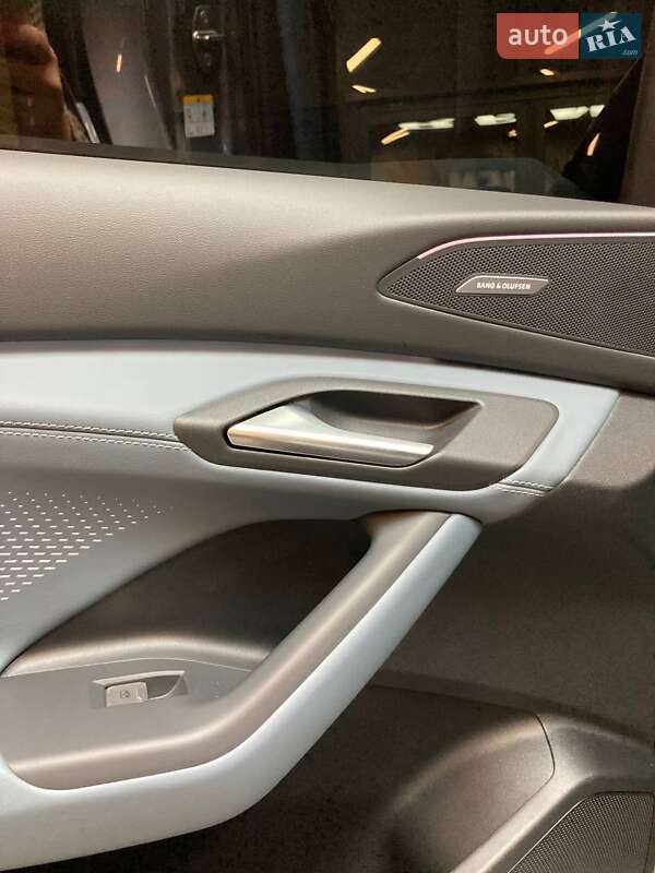 Внедорожник / Кроссовер Audi Q6L e-tron 2025 в Львове