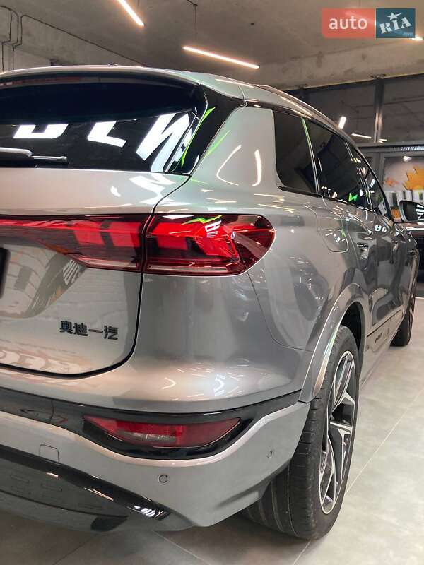 Внедорожник / Кроссовер Audi Q6L e-tron 2025 в Львове