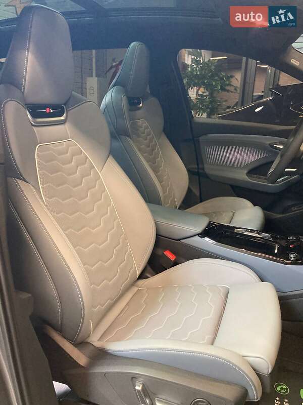 Внедорожник / Кроссовер Audi Q6L e-tron 2025 в Львове
