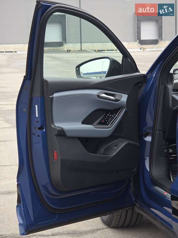 Внедорожник / Кроссовер Audi Q6L e-tron 2025 в Киеве