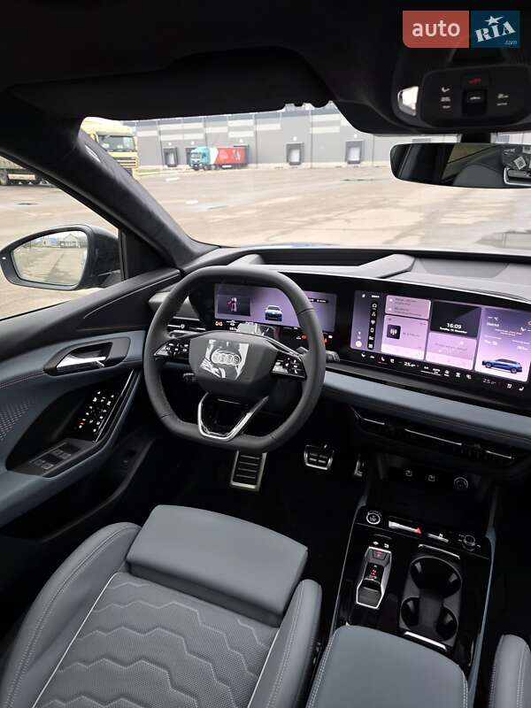 Внедорожник / Кроссовер Audi Q6L e-tron 2025 в Киеве
