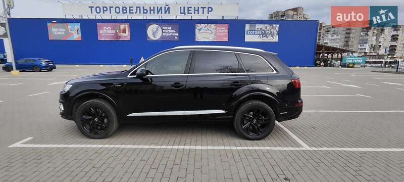 Позашляховик / Кросовер Audi Q7 e-tron 2016 в Шептицькому