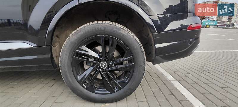 Позашляховик / Кросовер Audi Q7 e-tron 2016 в Шептицькому