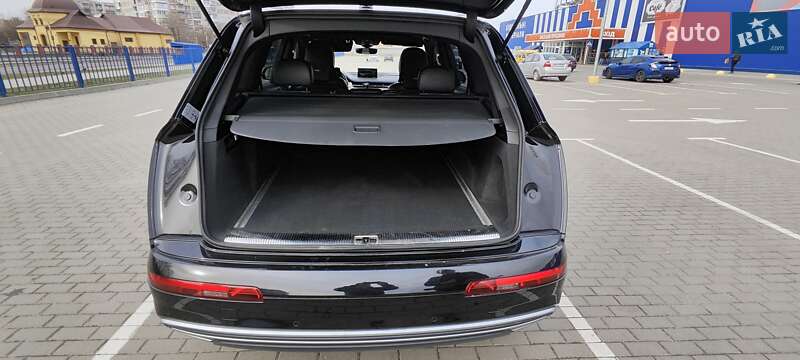 Позашляховик / Кросовер Audi Q7 e-tron 2016 в Шептицькому